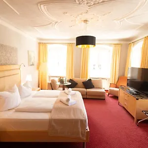 Rose Hotel